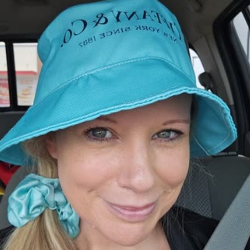 Meet your Posher, Queen Elizabeth!